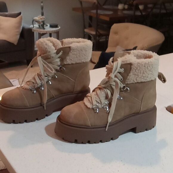 Steve Madden Reven oatmeal suede 1 1/4" stacked heel platform boots size 6 NWT - Picture 4 of 8